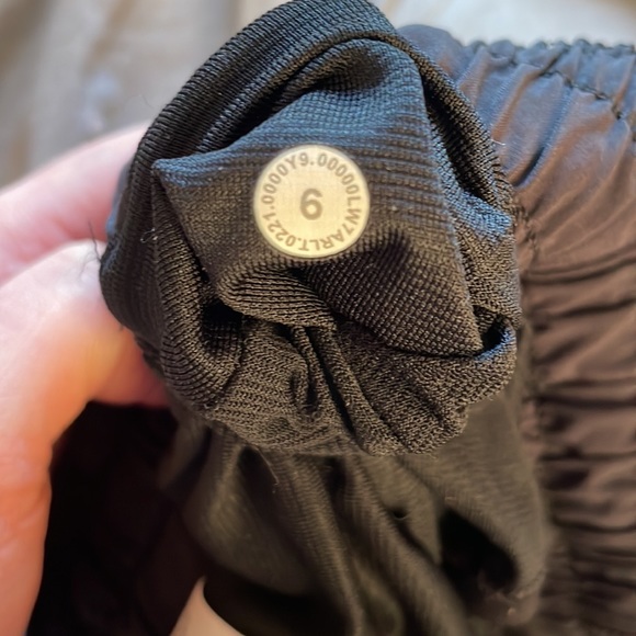 Lululemon Hottie hot shorts - Picture 4 of 4